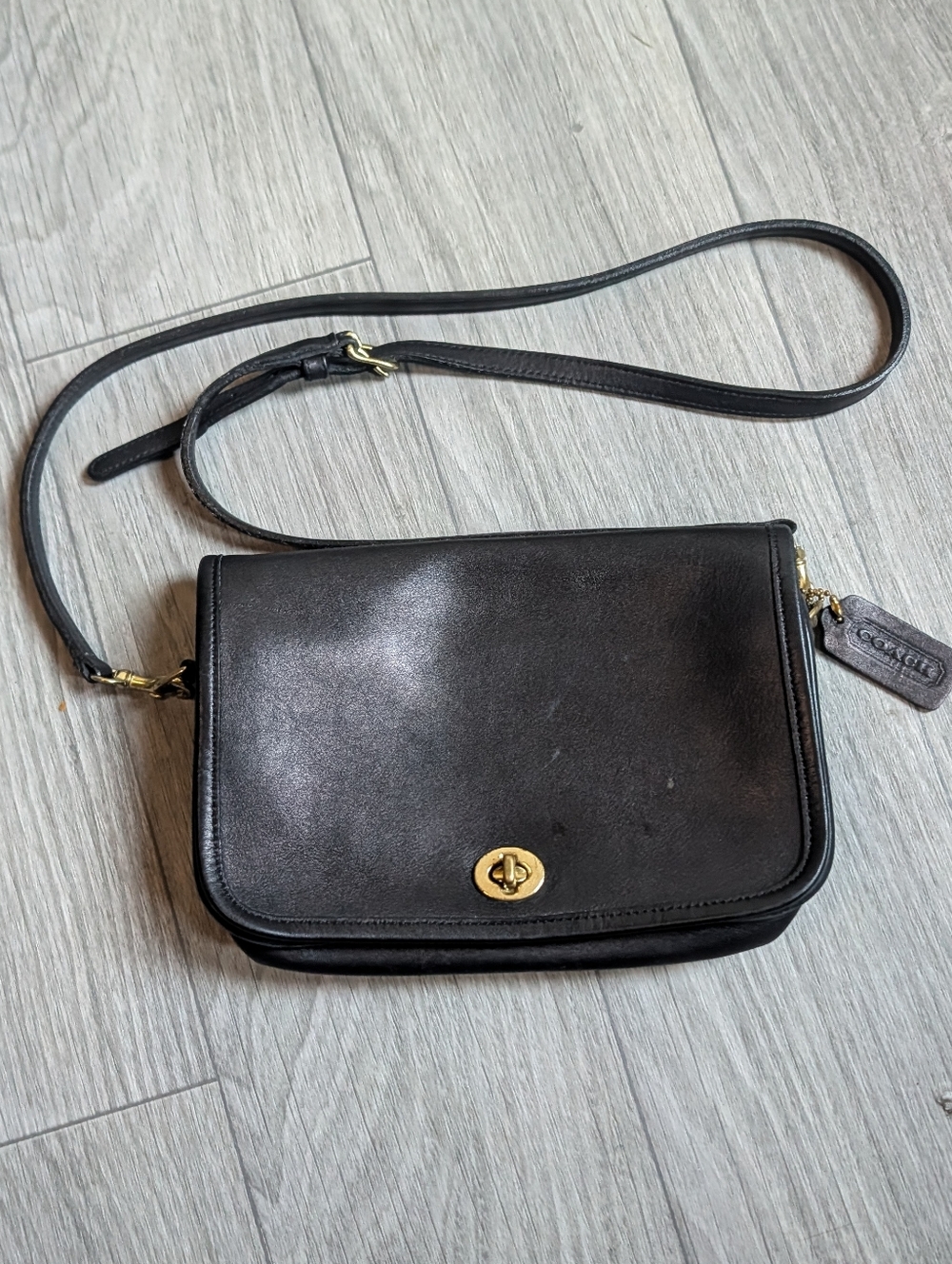 COACH Vintage 90s Leather Crossbody Bag 🖤